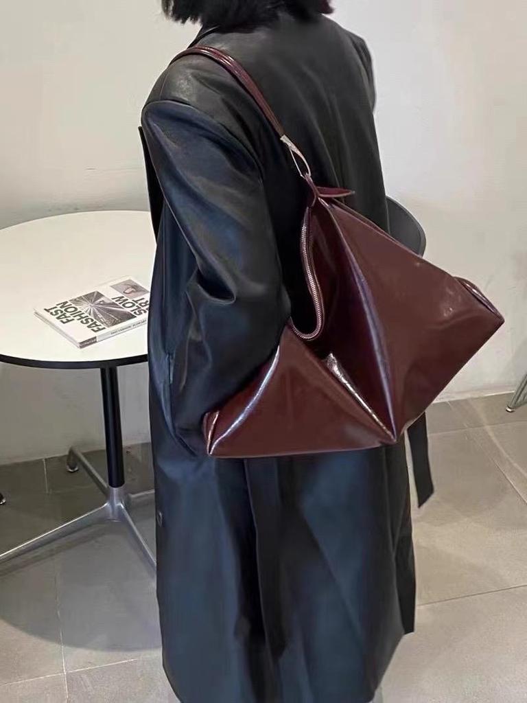 2024 Trendy Women's Large Capacity Crossbody Bag: Fashionable Oiled Leather, Elegant Texture, Versatile Underarm Design