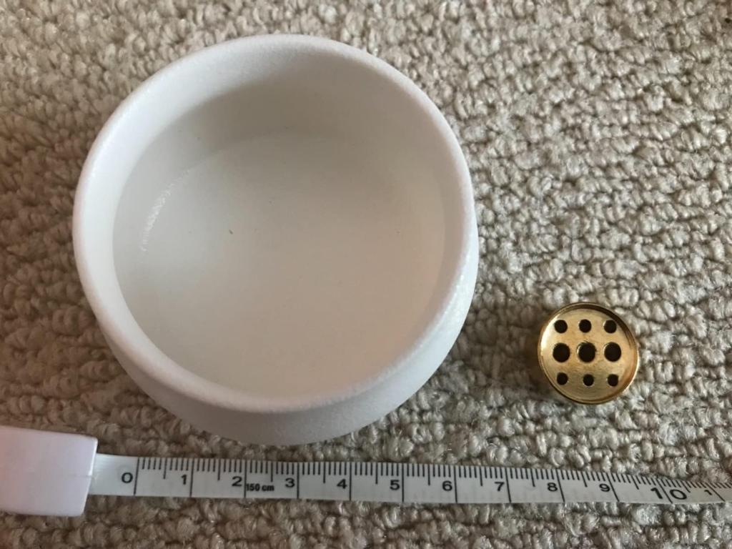 Stylish ceramic incense perfect for mini Buddhist and as an incense Includes a stand for incense Ideal for and Japanese-style holder, aromatherapy,