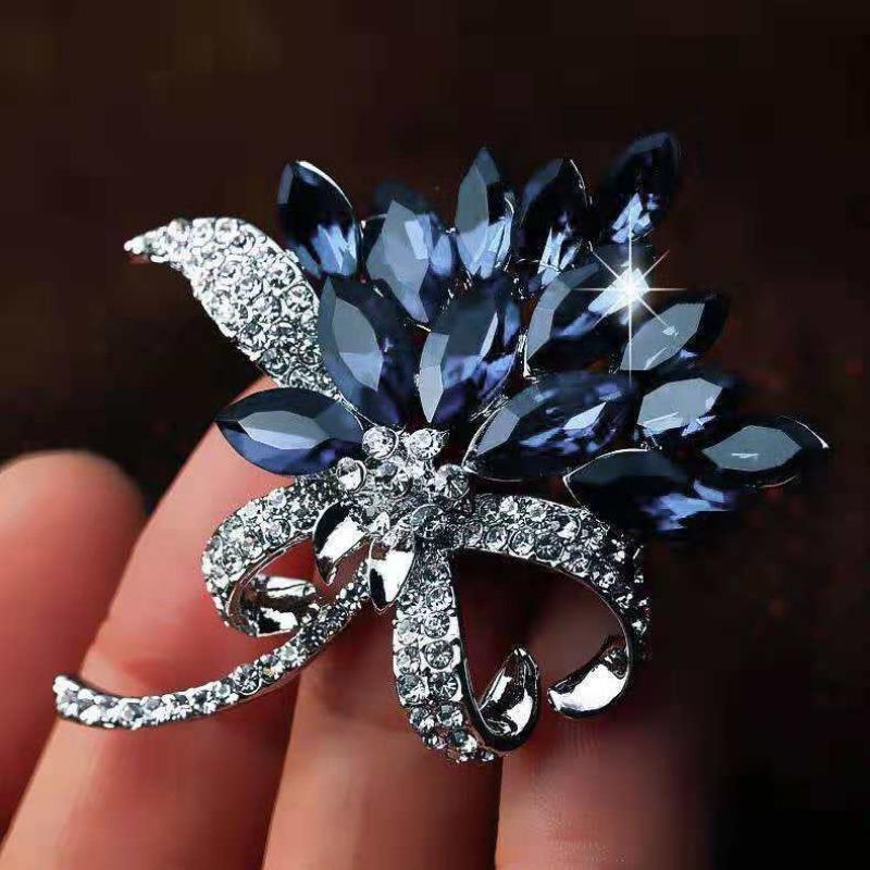 Modischer Blumenstrauß Diamant Brosche Einfacher Luxus Damenbekleidung Zubehör Brosche Anstecknadel Schal Seidenschal