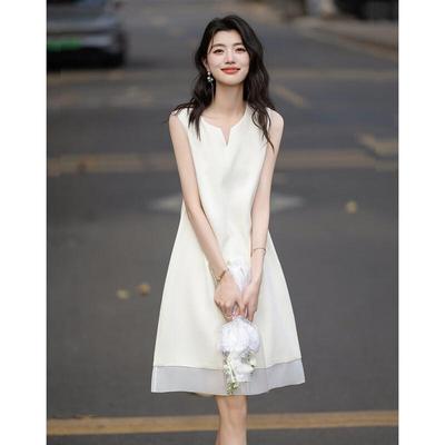 Demana Textured Two-Tone Petite Chic Sleeveless V-Neck Dress