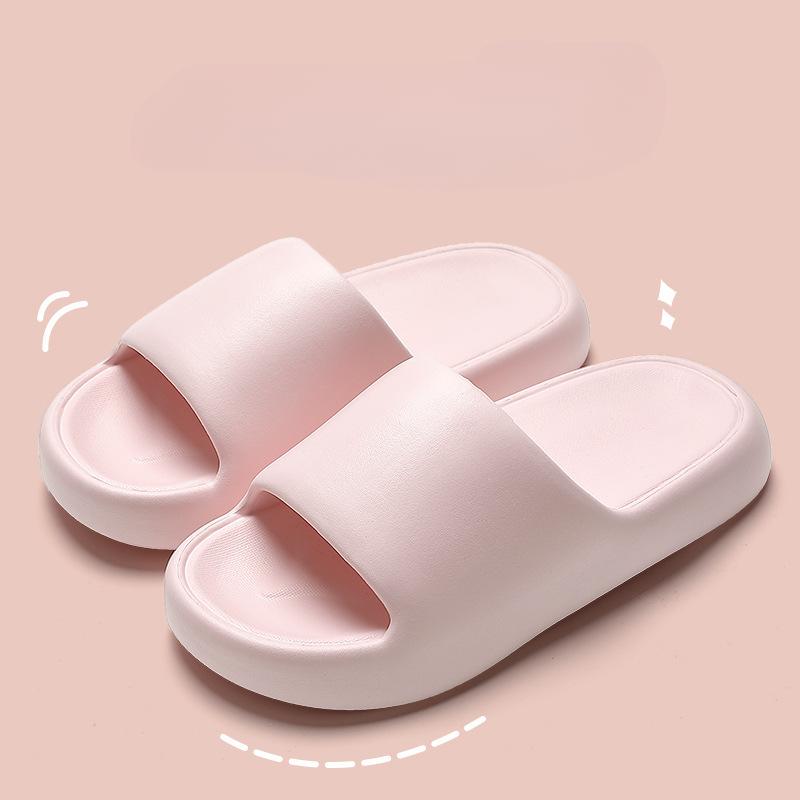 Women's slippers with a thickbottom that feels likestepping onpoop, anti slipandodor proof. Summer homeand outdoor couplesandals