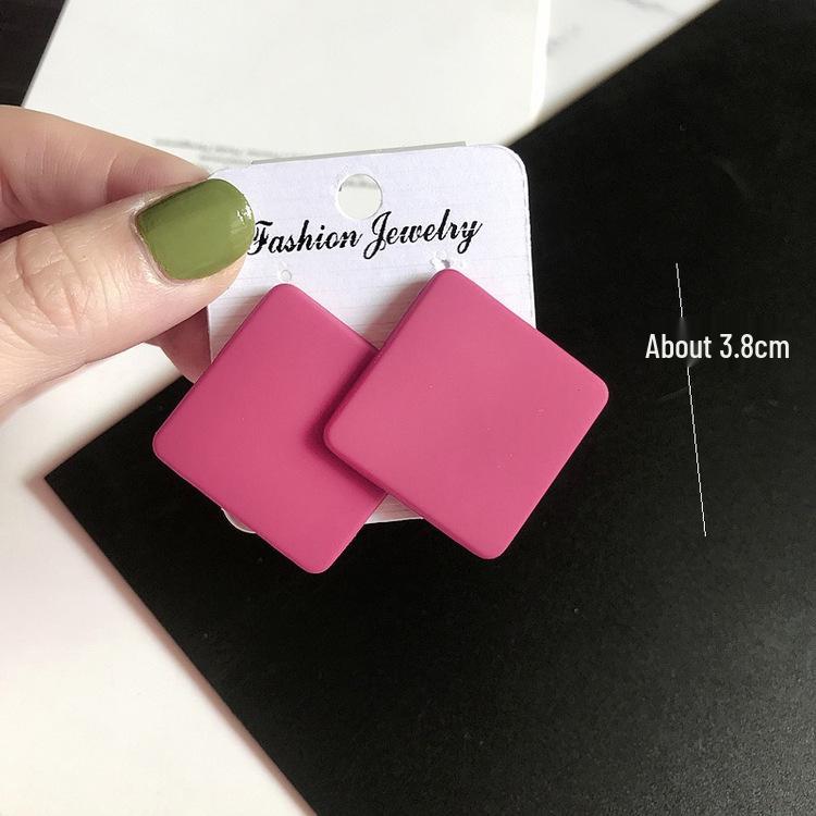 Trendy geometrické matné akrylové náušnice v barvách bonbónů