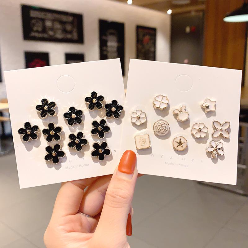 Women's Waist-Tightening Elastic Brooch Pin - Anti-Exposure Buckle for Clothes and Skirts