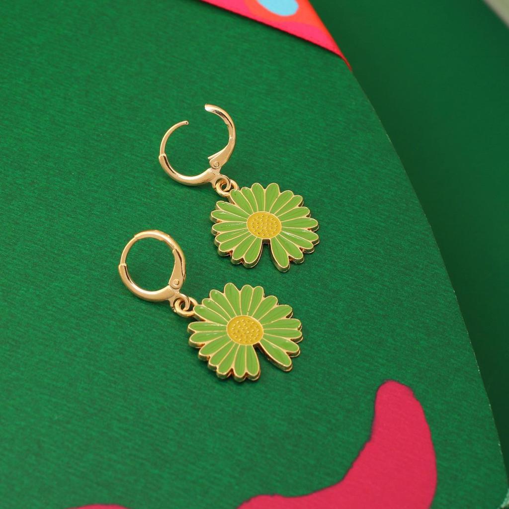 New Retro Daisy Floral Earrings – Versatile Literary Style Ear Accessories