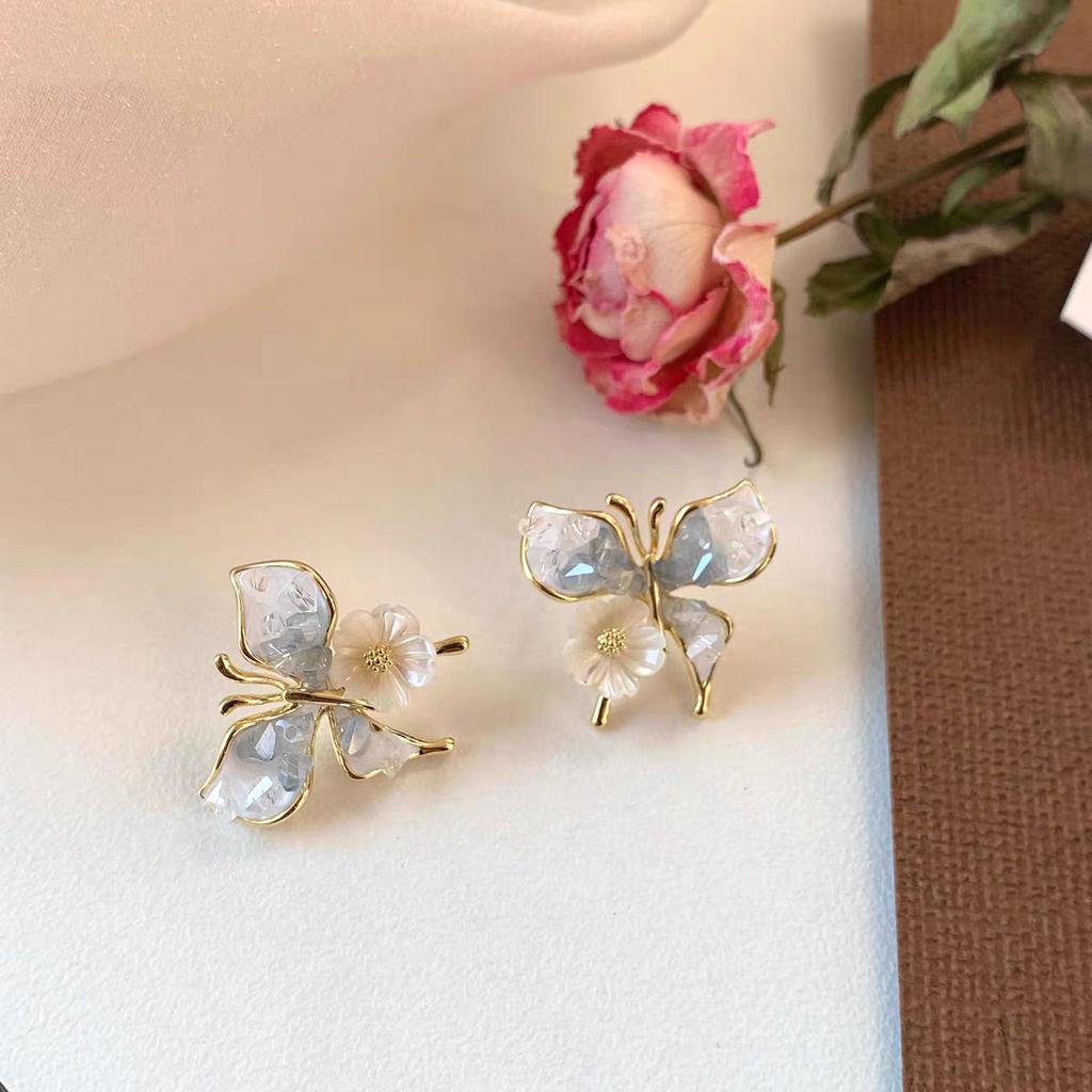Silver needle flash zircon earrings, women's exquisite temperament stud earrings, spring and summer earrings.