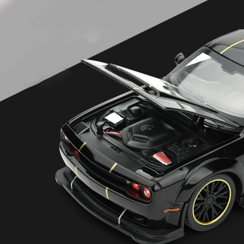 New 1/32 Challenger SRT Hellcat 2024 Alloy Car Model Sound and Light Pull Back Children's Toy Collectibles Birthday Gift