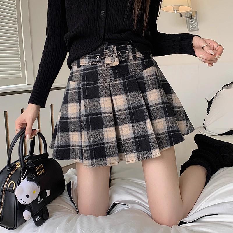 Plus Size Woolen Plaid Pleated Skirt for Women - Retro Red Short Skirt for Chubby Girls, Perfect for Autumn and Winter
