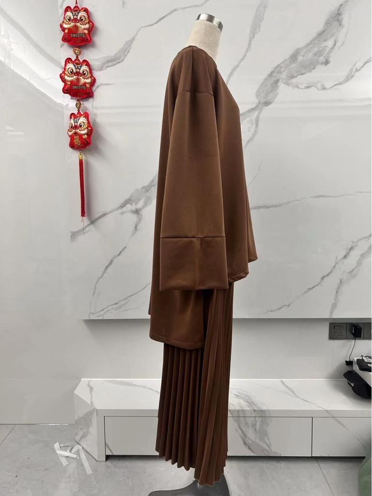 2025 Autumn Retro Women's Casual Set: Round Neck Loose Top & Half-Length Skirt