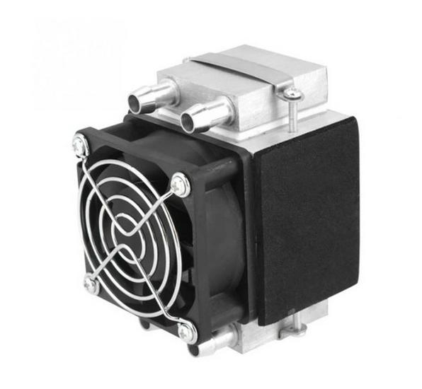 Mini climatiseur à semi-conducteurs 12V 108W Refroidi par Air-Eau
