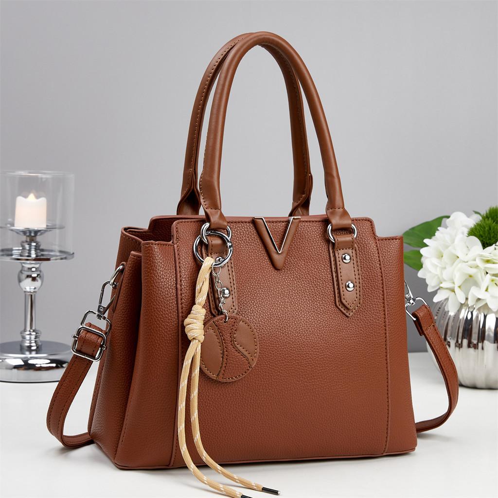 Stylish Ladies Handbag Made Of Pu With Zipper Closure For Office Use