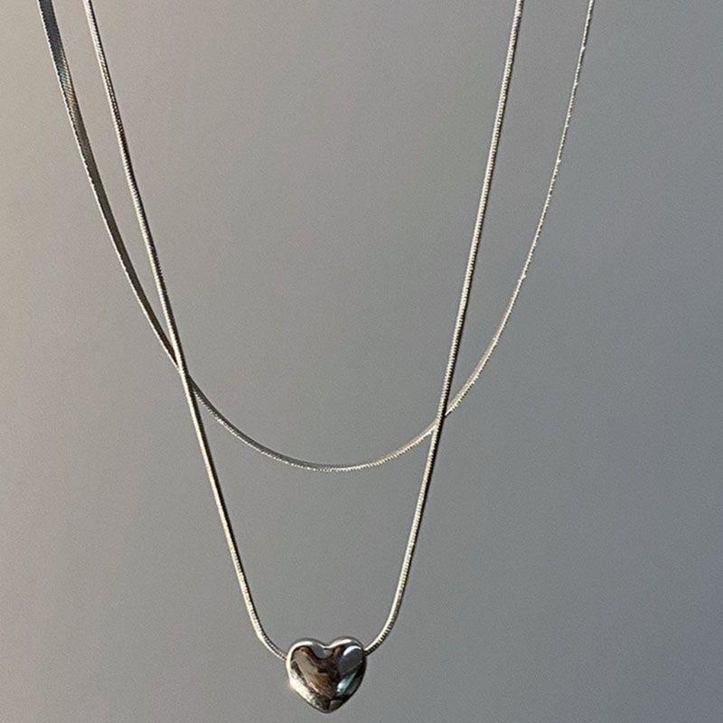 Unique Heart Pendent Necklace Double Layered Pendant Choker Stainless Steel Chain Choker Perfect for Fashionable Ladies