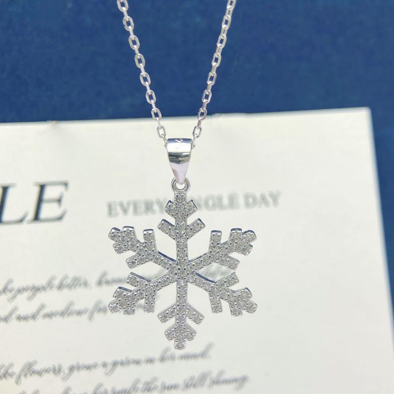 

Elegant S925 Silver Snowflake Pendant Necklace with Zircon Inlay S925 Silver