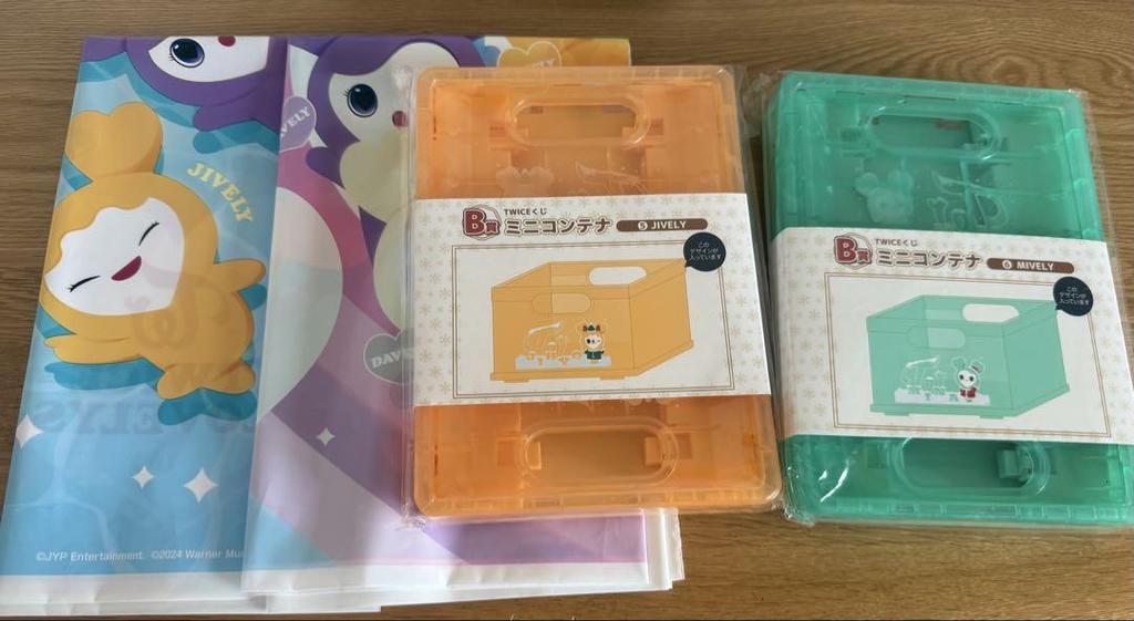 [USED] TWICE merchandise