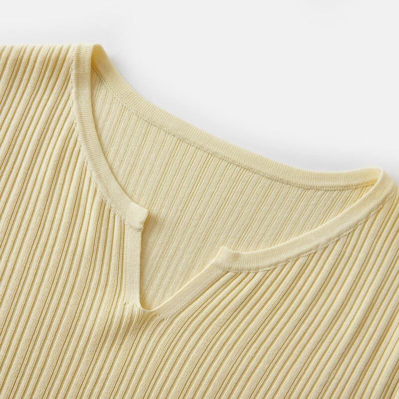 Autumn Water Yi Ren Basic V-Neck Short Sleeve Knit Top with Slit Hem