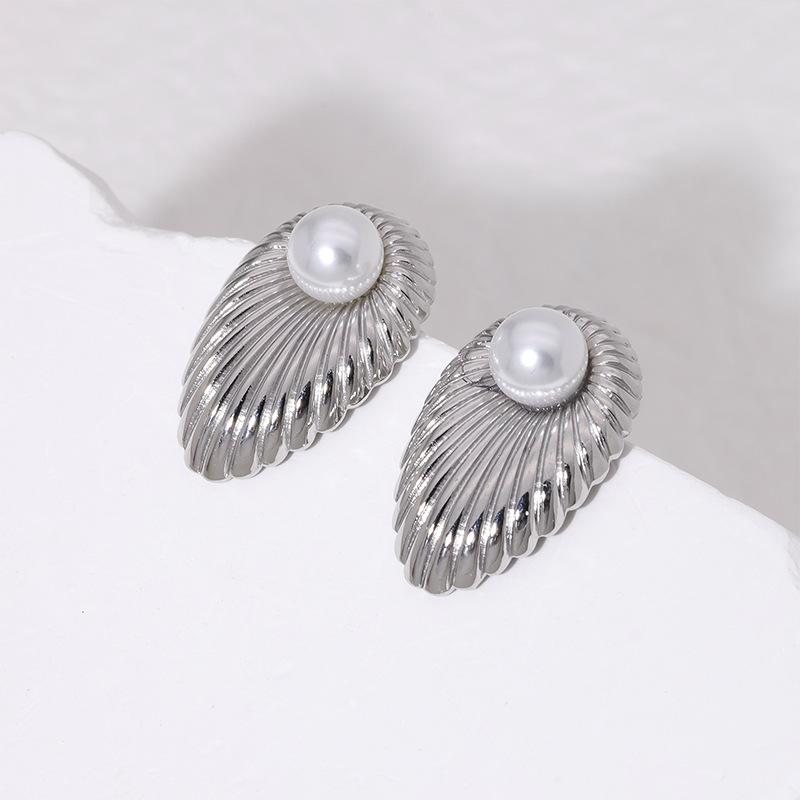 Non-tarnish Vintage French Retro Court Style Simulation Pearl Stud Earrings 18K Gold-plated Temperament Advanced Stainless