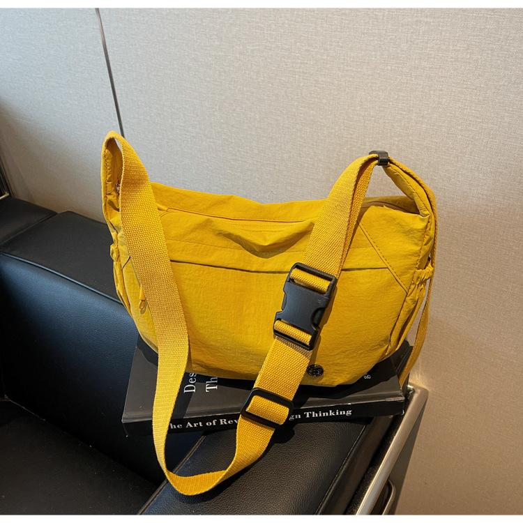 New underarm shoulder messenger bag women's leisure travel small backpack large capacity lightweight women's bag simple