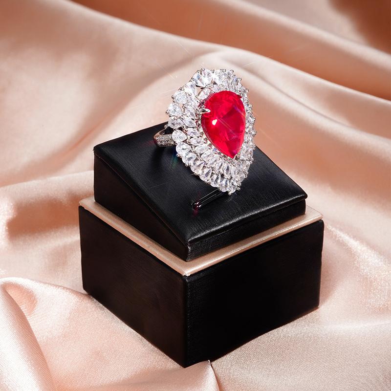 Imitație naturală de rodie roșu colier Virgin Love Corindon roșu în formă de inimă micro inel de lux