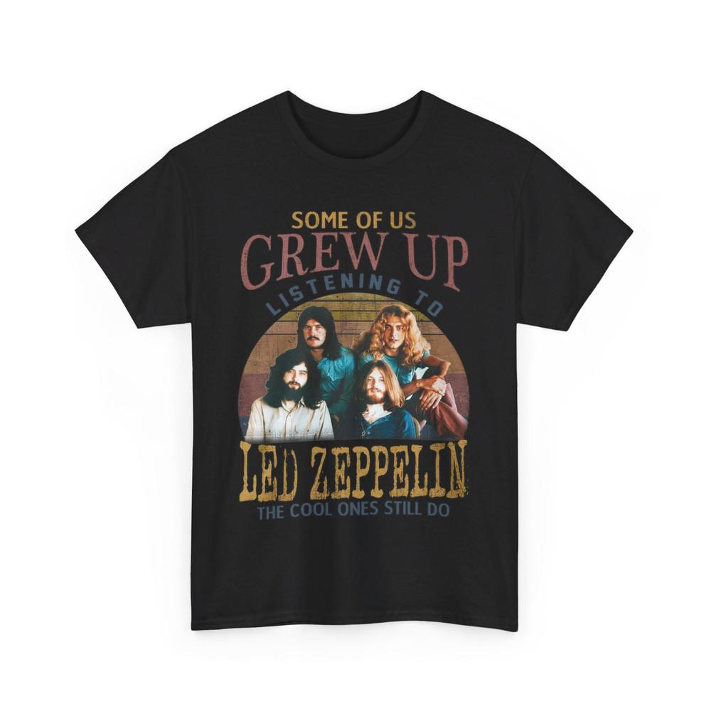 Некоторые из нас выросли, слушая Led Zeppelin. Крутые продолжают. Футболка. Унисекс футболка. XL