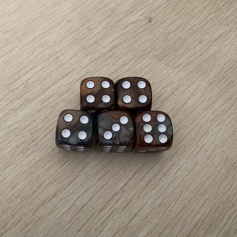 5pcs Set Two Color Dice Puzzle Board Game Accessory 6 Sided Point Dice Funny Game 16mm Great for Children