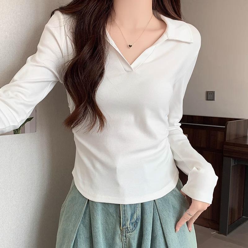 Dunkelgraues Langarm-T-Shirt für Damen im Frühherbst, neuer Polokragen, schmale Passform, plissierte Taille und altersreduzierendes Unterhemd im Westernstil