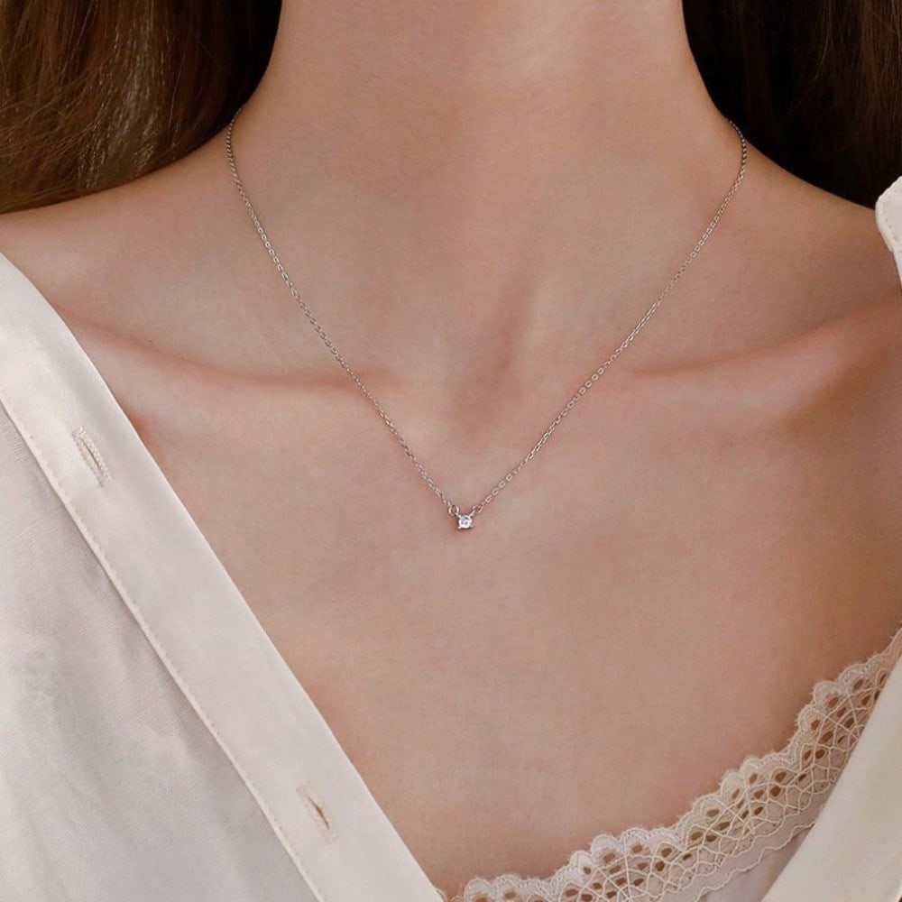Classic Four-claw Flash Diamond Necklace, Simple Temperament Women's Collarbone Chain