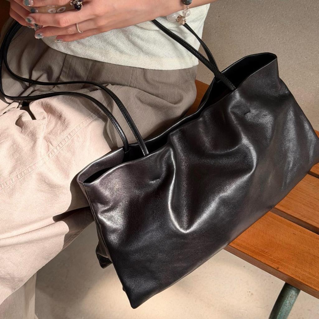 Tote Bag - A Niche Minimalist Style Commuter Single Shoulder Bag with A Basket On The Shoulder and An Elastic Strap for The Shoulder.