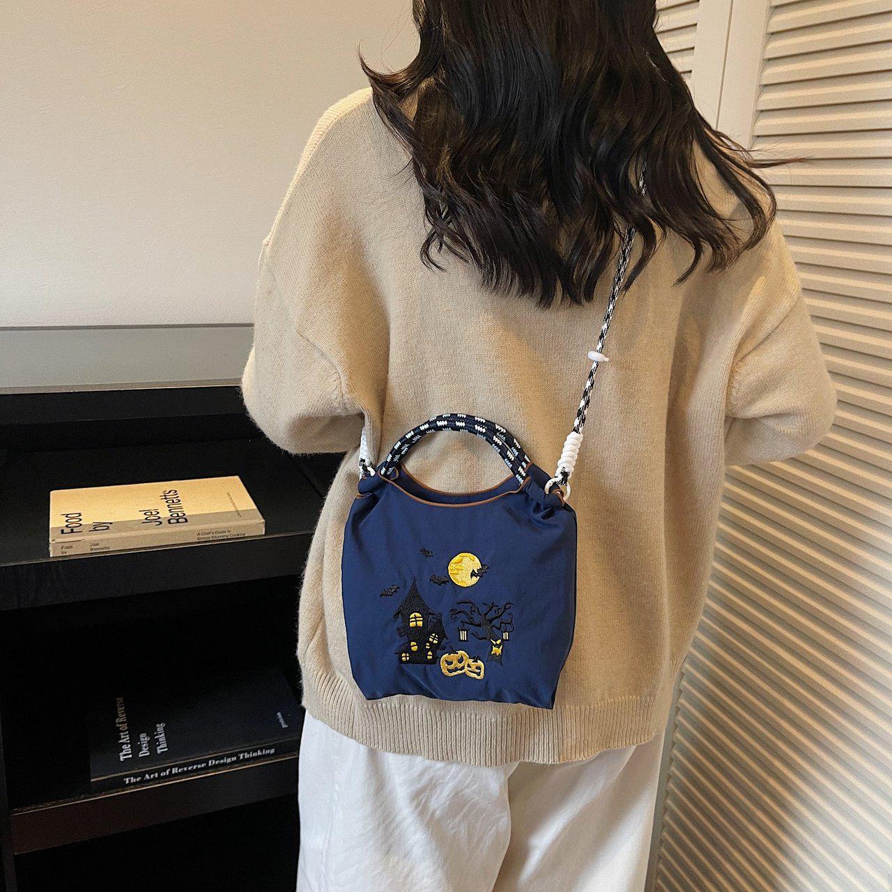 

2025 Halloween Crossbody Bag: Creative, Fashionable, Multifunctional Shoulder Bag, Phone Carrier & Coin Purse. 21*6*18 cm сапфир синий