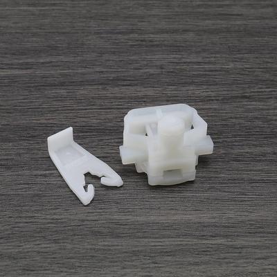 Nová sada klipů pro upevnění regulátoru skla předních dveří pro Renault Clio II 2001- 2005