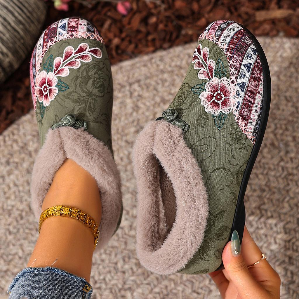 New cotton shoes women's velvet thickened middle-aged and elderly flat-soled embroidered shoes Chinese ethnic style one-pedal mother Hanfu shoes