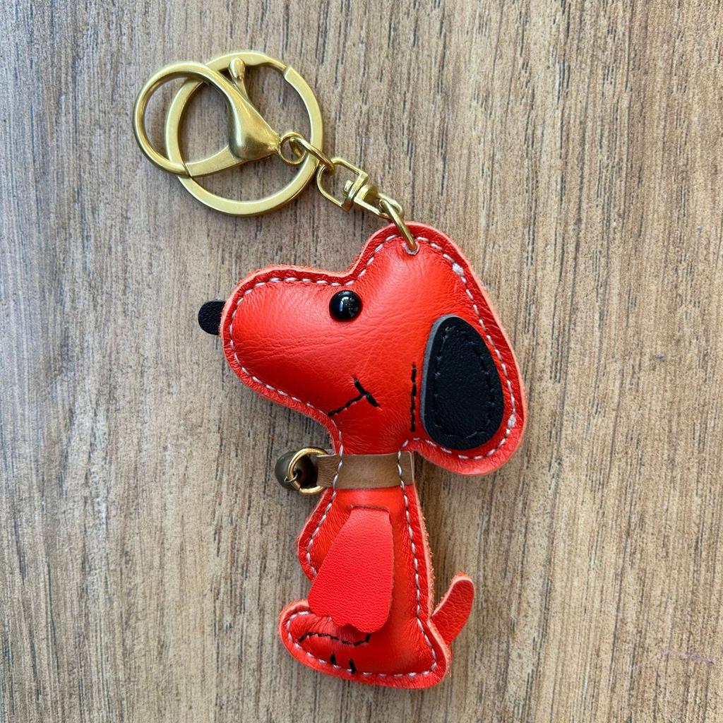 Couche supérieure Cuir de vache Fait main Zodiac Chien Pendentif en cuir Mignon Snoopy Porte-clés de voiture Pour femmes Fourreau de livre