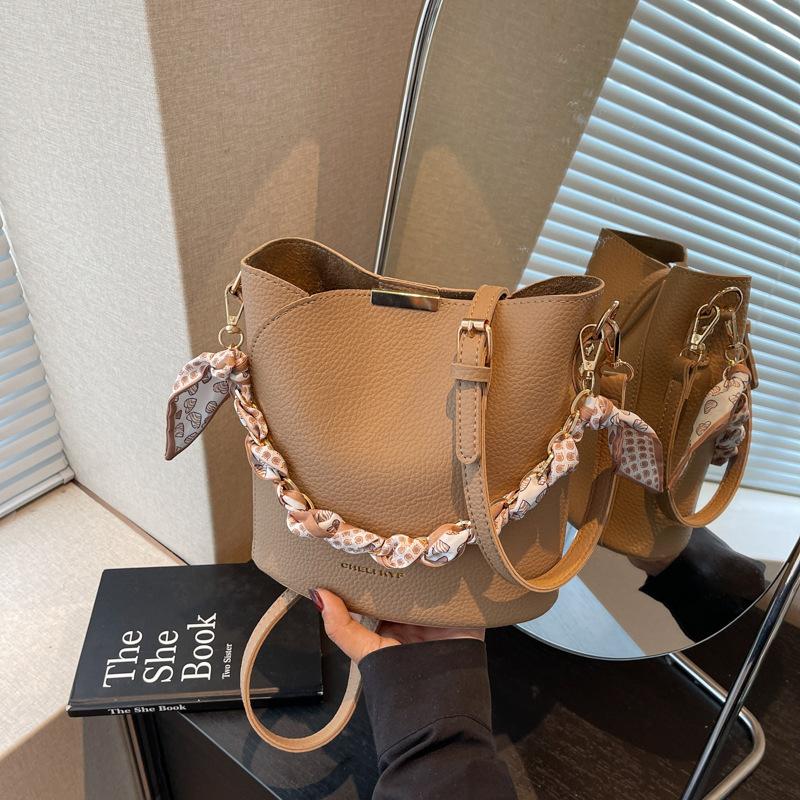 Small Bag Women's Summer Versatile New Messenger Bag Popular Chain Portable Bucket Bag