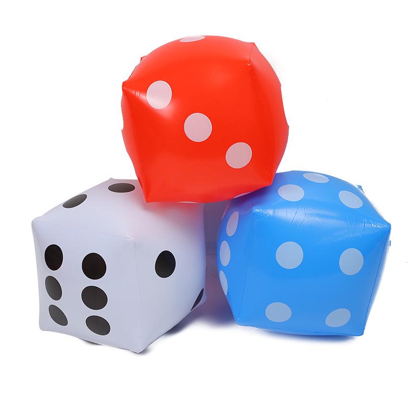 Aufblasbares Würfelspiel in mehreren Farben für Kinderaktivitäten und Partys