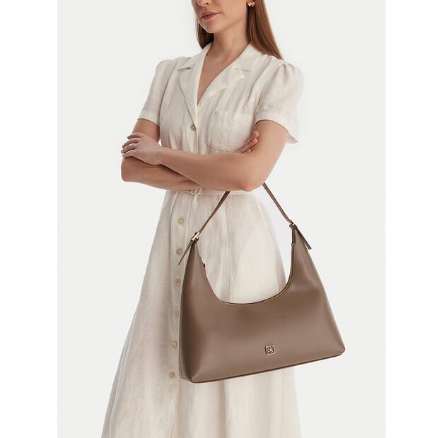 Сумка Calvin Klein Emblem Hw Lthr Shoulder Bag One Size 26570₽