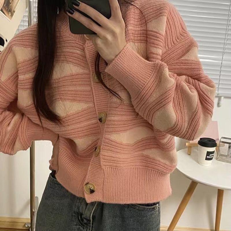 Cardigan Sweater 2023 Autumn Wave Stripe Sweater for Women Design Sense Knitted Cardigan Versatile and Lazy Sweater Female Coat