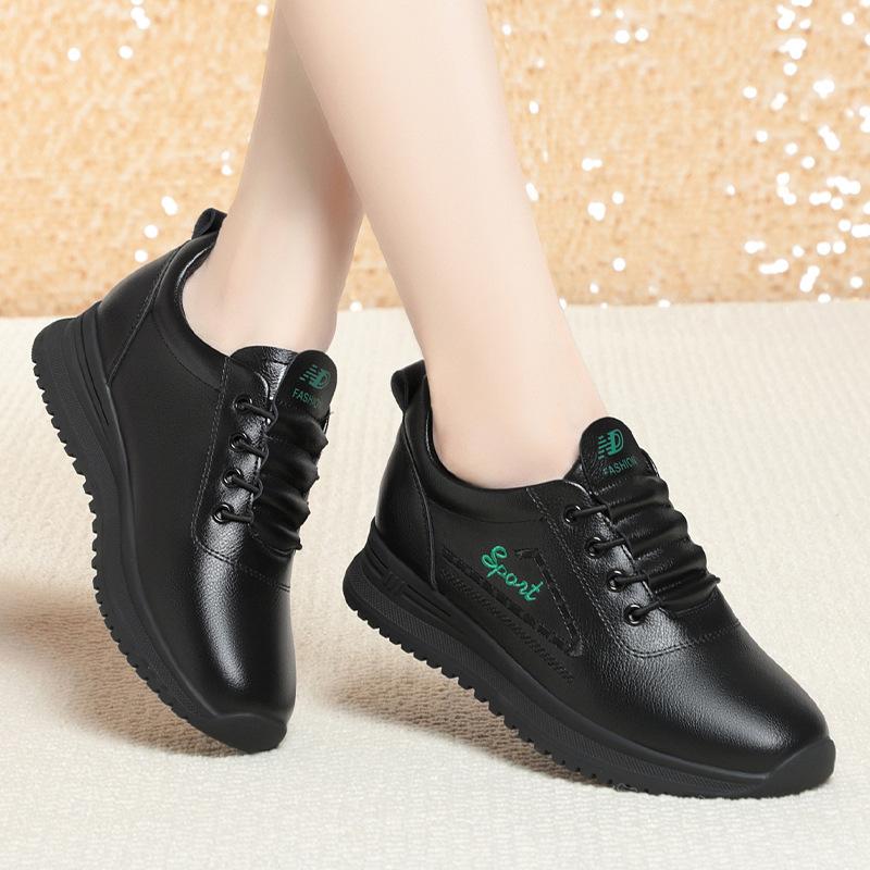 Spring Autumn Soft Sole Velvet Little White Shoes Women's New Sports Casual  Middle-aged Elderly Sneakers Flat Leather Shoes