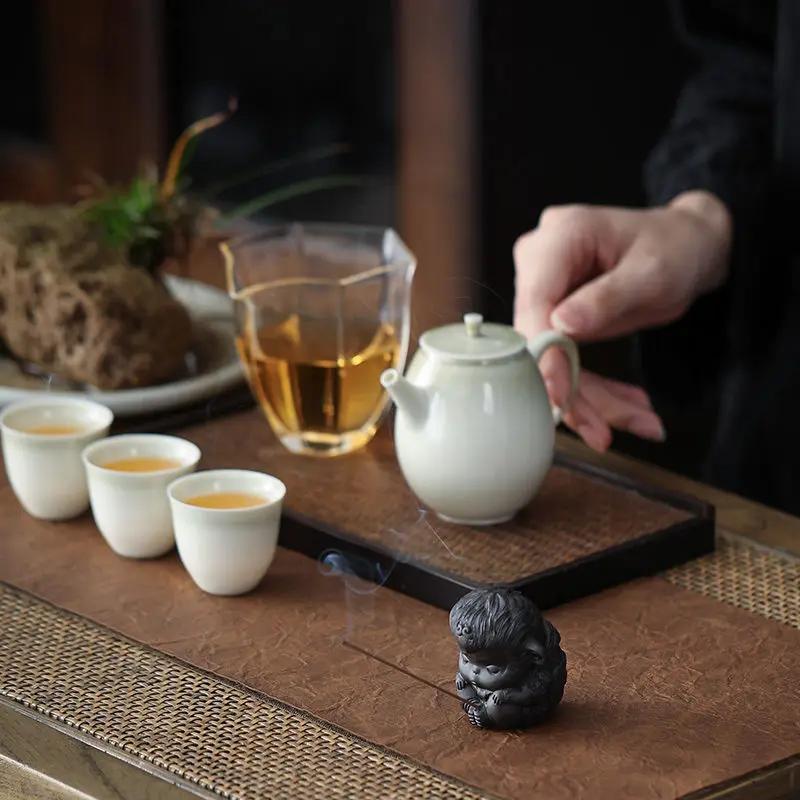 Chinoiserie Gift Ceramics Purple Clay Pottery Monkey King Sun Wukong Monkey Incense Sticks Craft Aromatherapy Tea Pet Desk Decor