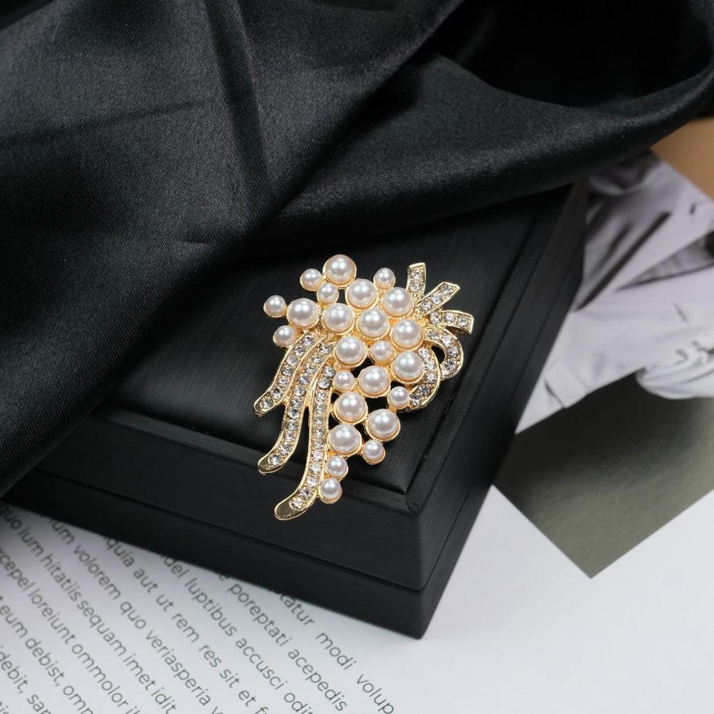 Retro Flower Pearl & Diamond Alloy Brooch Pin