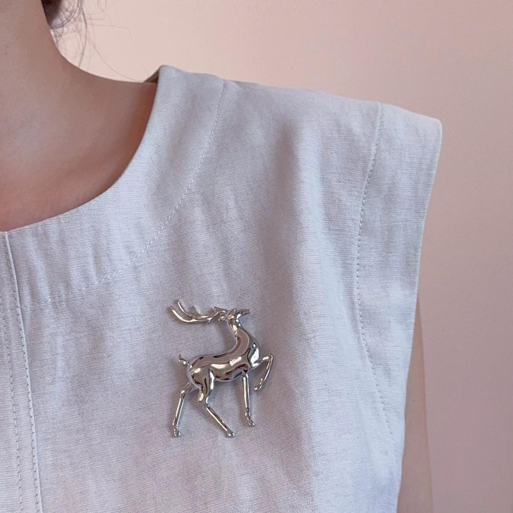 

Hot Geometric Smooth Deer Brooch Unisex Trendy High-end Versatile Temperament Fashion Christmas Jewelry Gift