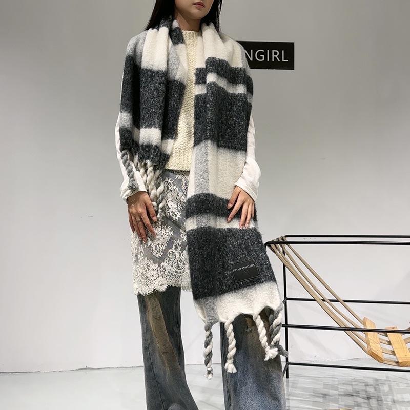 Autumn and Winter New Scarf Women's Atmosphere Contrasting Color Plaid High-end Sense Warm Scarf Thickened Handmade Fringed Shawl Scarf