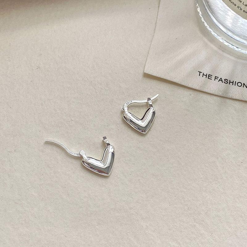 Love Ear Buttons with Light Luxury Niche Design Heart-shaped Earrings Autumn and Winter Style