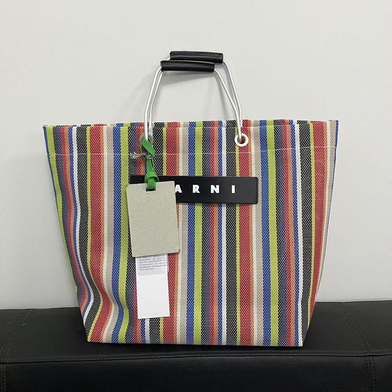 

2025 Новое поступление Сумка для пикника Япония и Южная Корея Плетеная сумка Алюминиевая Портативная сумка для фитнеса Сумка-тоут Marant Сумка для компьютера 1-1 Dark Color Stripes-Aluminium Satchel