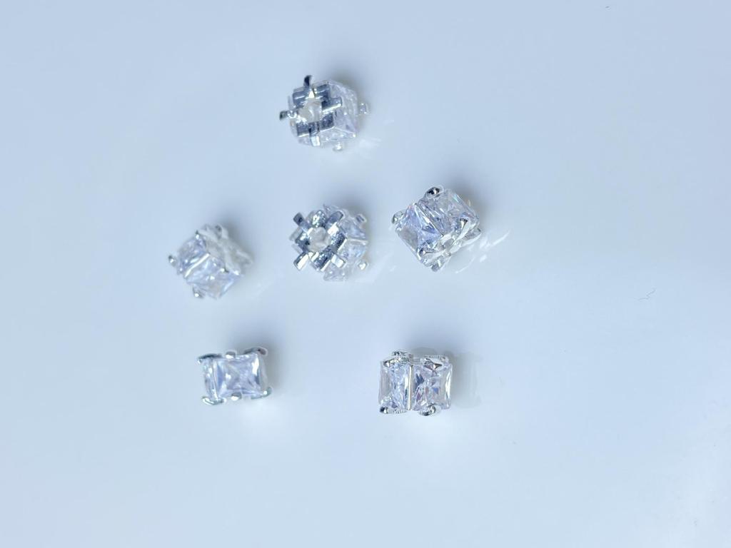 Čtvercové korálky-rozpěrky ze zirkonia pozlacené 14K zlatem pro DIY náramky a náušnice