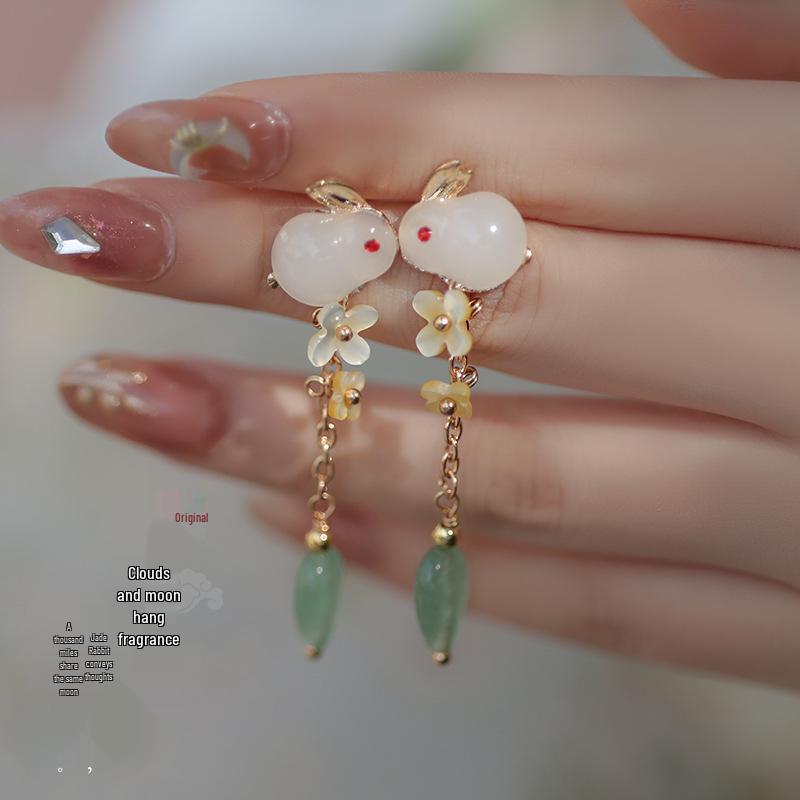 Elegant Ebony Flower Hairpin for Women – Ancient Style, High-End Feel, Simple Chinese Design, Perfect for Daily Use.