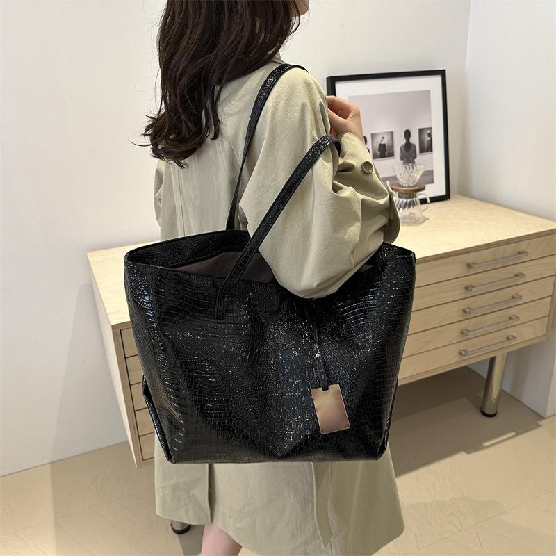 European and American Retro Large Capacity Tote Bag for Women New Fashion Crocodile Pattern Personalized Casual Shoulder Bag Underarm Bag