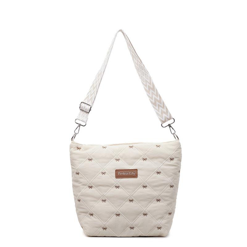 

Дизайнерская сумка на одно плечо с бантом — это модная сумка кросс-боди для девочек и универсальная сумка-тоут.