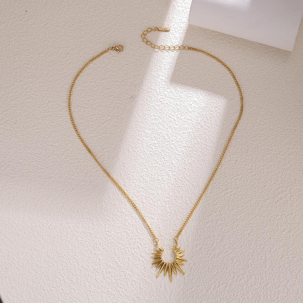 Popular retro sunflower gold-plated necklace niche design light luxury stainless steel fan-shaped collarbone chain pendant