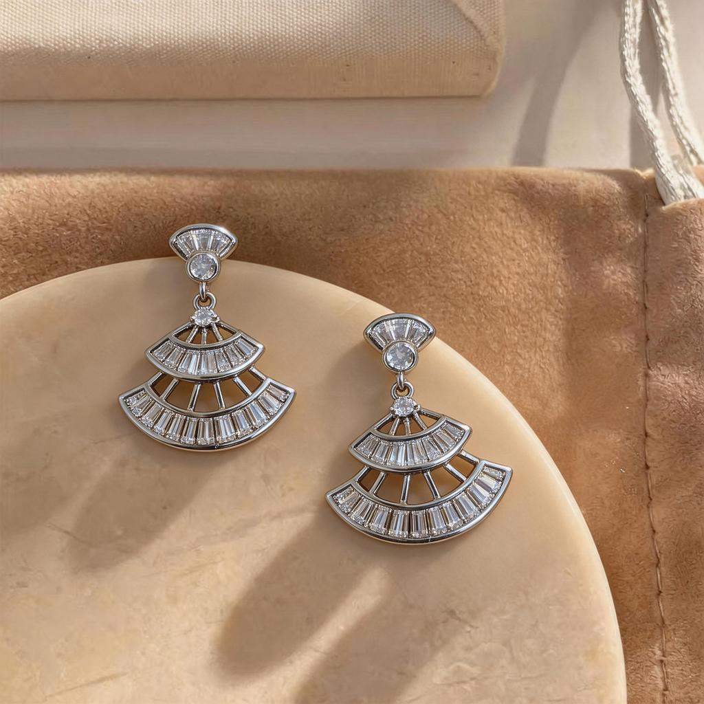 Silver Needle Retro Zircon Fan Pendant Earrings French Court Temperament Light Luxury Versatile Earrings