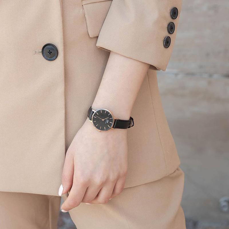 DANIEL WELLINGTON PETITE Series Watch, Quartz Movement, Leather Strap, Silver Dial, Same Style for Men and Women, Simple and Versatile DW00100224
