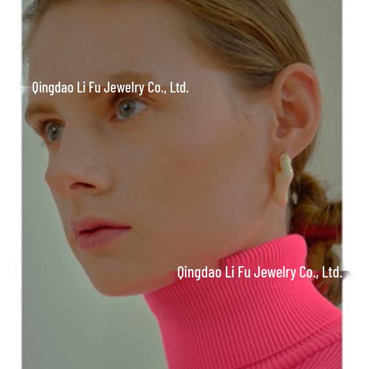 Lisa Style 2021 Trendy Geometric Round Earrings: Light Luxury Design