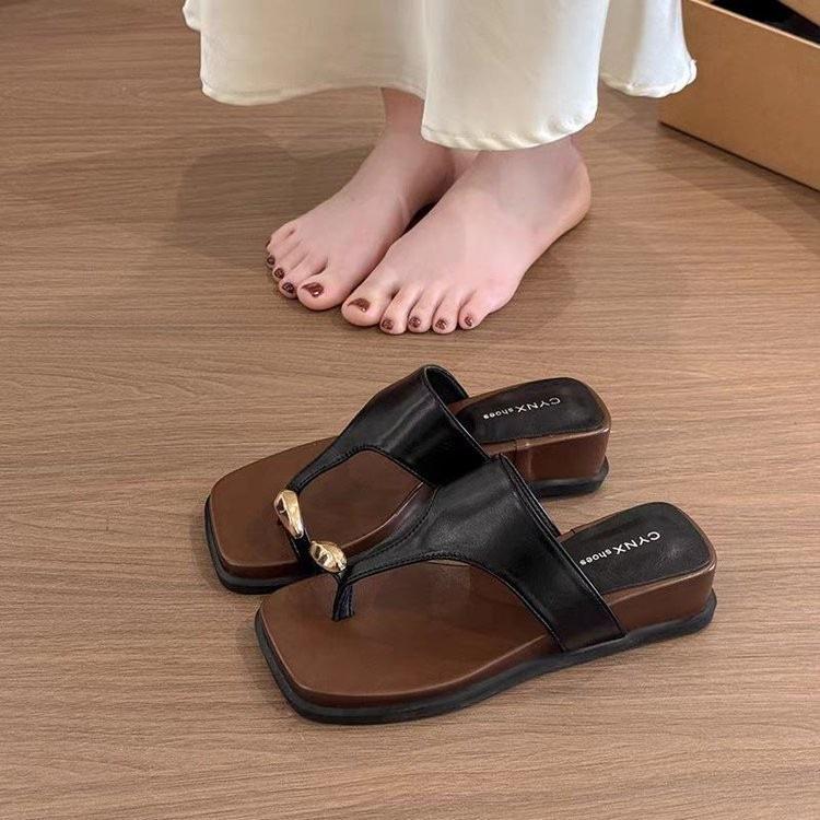Retro flip-flops outer wear women's 2025 summer new French gentle style fashion heightened slope heel square head cool slippers